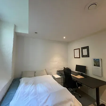 & Large 2-bedroom In דירה *