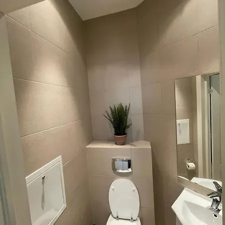 Central & Large - Modern 2-bed In Central *