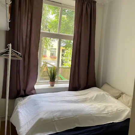 Central & Large - Modern 2-bed In Central *